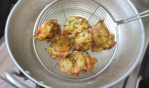 Pesara molakala pakodi / Green moong dal pakoda / pesara pappu pakodi / pesara pakodi / Chef saru